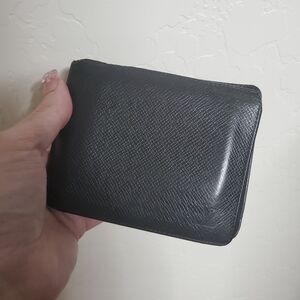 Black Men’s Leather Bifold Wallet - Classic Minimalist